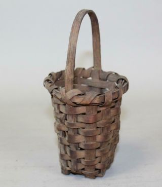 A GREAT 19TH C SHAKER BERRY BASKET IN THE BEST SURFACE 3