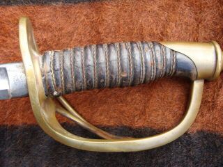 CIVIL WAR EDGED WEAPON HEAVY CAVALRY OFFICER ' S SWORD 1865 SIGNED 2
