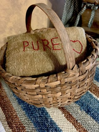 Sm Pillow From Lindsey Woolsey “PURE ❤️” Adds Much To Prim Display Basket Chair 3