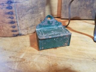 HTF PRIMITIVE ANTIQUE 19TH C TIN MATCH SAFE WITH OLD GREEN PAINT OLD LIGHTING 2