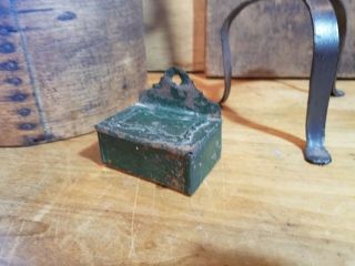 HTF PRIMITIVE ANTIQUE 19TH C TIN MATCH SAFE WITH OLD GREEN PAINT OLD LIGHTING 3