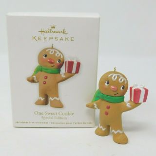 Hallmark Keepsake Ornament 2012 One Sweet Cookie Gingerbread