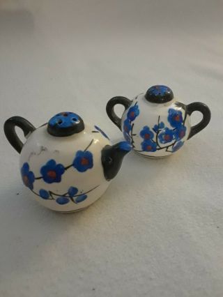 Vintage Blue And White Teapot Salt And Pepper Shakers Made In Japan