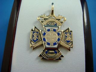 ANTIQUE MASONIC 14K YELLOW GOLD MEDAL WITH RED,  WHITE,  BLUE AND BLACK ENAMEL 2