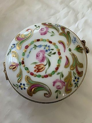Limoges Porcelain Collectible Flat Floral Box Hinged 2.  5x1 " Hand Painted.  Vintage