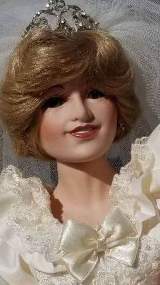 19 " Porcelain Princess Diana Wedding Doll.