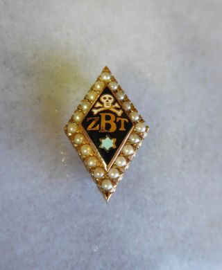 Zeta Beta Tau Fraternity Pin 10k Gold Enamel Seed Pearls Skull F & M Alpha Tau 2