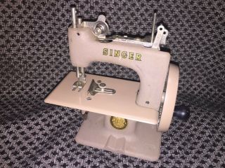 Vintage Singer Hand Crank Toy Sewing Machine With Case