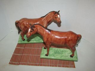 Eximious Bay Thoroughbred Horse Ceramic Hand Painted Figurine Pair Set Italy