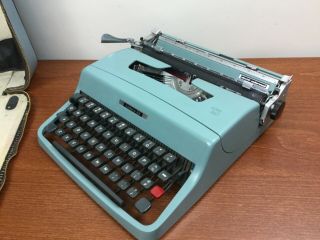 Vintage Underwood Olivetti Lettera 32 Portable Typewriter W/ Case & Blue