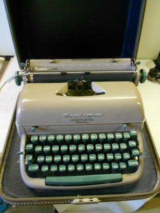 Vtg Remington Quiet - Riter Eleven Typewriter With Great Find