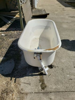 Antique Claw Foot Bath Tub Cast Iron Vintage With Claw Feet.  Local Pick Up Only.