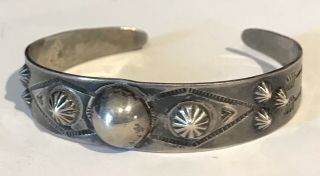 VINTAGE 1940 ' S SMALL WRIST NAVAJO INDIAN STAMPED ARROWS STERLING CUFF BRACELET 3
