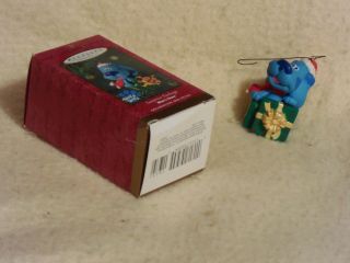 Hallmark Keepsake Blue ' s Clues Surprise Package Ornament 2000 2