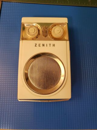 Vintage ZENITH Royal 500 Owl Eyes Transistor Radio 1950s has some chps/crk 2