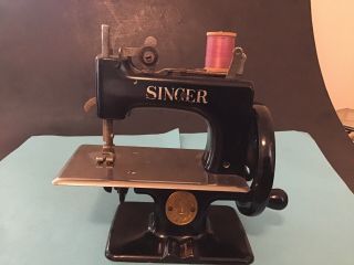 Antique Vintage Singer Small Sewing Machine