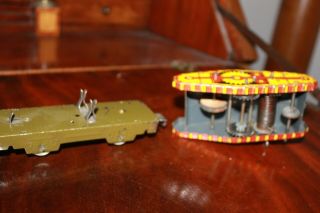 VINTAGE MARX LITHO WIND UP TIN TOY TANK, .  40 ' s - 50 ' s,  SITTING ON R.  R.  FLAT BED 2