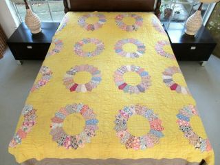 Vintage Prints Feed Sack Hand Sewn Applique Dresden Plate Quilt; 84 " X 76 "