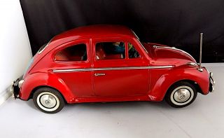 Vintage Tinplate Battery - Operated Vw Saloon (beetle) Wt Driver,  Made In Japan