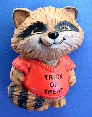 Hallmark Pin Halloween Vintage Shirt Tales Raccoon Trick Or Treat Holiday Brooch