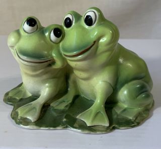 Vintage Josef Originals Frogs " Couple In Love " On Lilypad Ceramic W/labels Japan