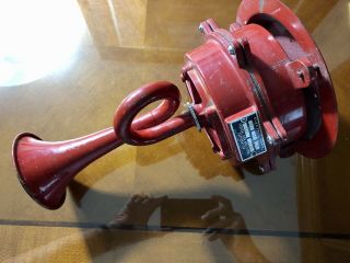 Vintage Federal Signal Electric Horn Alarm Model 54 / 250v 0.  25a Fire Engine Red