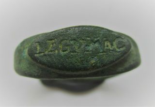 DETECTOR FINDS ANCIENT ROMAN BRONZE RING WITH ' LEG V MAC ' ON BEZEL 2