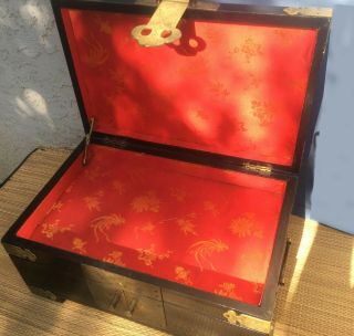 Vintage Chinese Black Lacquer Red Silk Lined Jewelry Chest w/ Bras Hrdwr 3