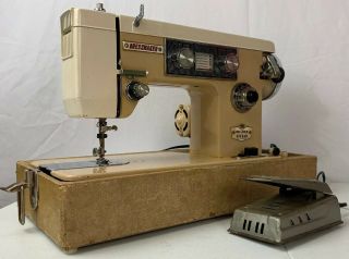 Dressmaker Deluxe Push Button Zig - Zag Swa - 2000 Heavy Duty Vintage Sewing Machine