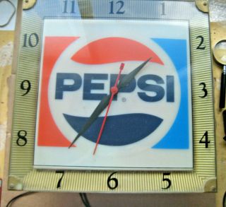 Vintage Lighted Pepsi Clock Runs Union Made Cincinnati Ohio Light Not