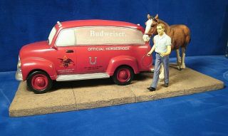 Budweiser 2001 Official Horseshoer Anheuser - Busch Figurine.  Clyd 14.  W/ Box/coa