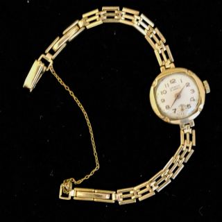 Vintage Ladies Lanco 15 Jewels Swiss Watch 9ct Gold Case & Safety Chain