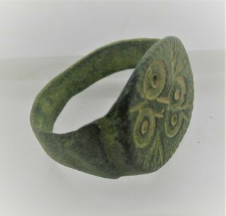 DETECTOR FINDS ANCIENT ROMAN BRONZE RING WITH EVIL EYE MOTIFS 2