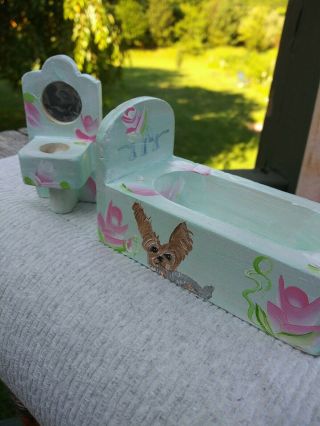 Hand Painted Yorkshire Miniature Painting Dollhouse Bathtub And Sink Pretty