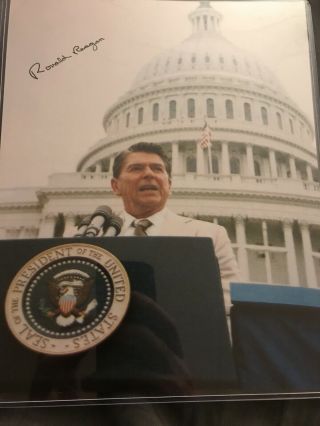Ronald Reagan Autographed 8x10 Signed Photo In Front Of Capital President Actor