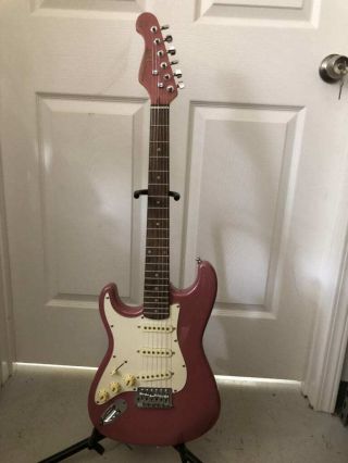Sx Vintage Series Left Hand Small Body Stratocaster In Sparkle Pink