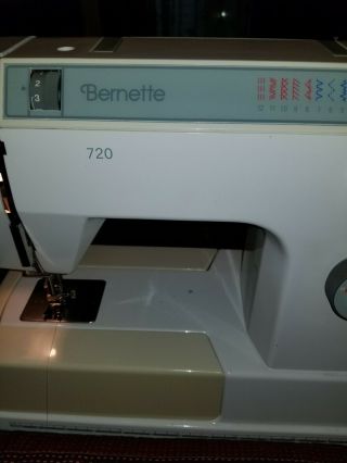 VINTAGE BERNINA BERNETTE 720 SEWING MACHINE FULLY 3