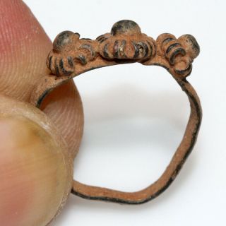 - ANCIENT OR MEDIEVAL BRONZE RING - DECORATED WITH FLORAL 2
