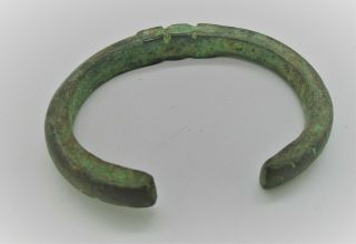 CIRCA 900 - 1100 AD ANCIENT VIKING NORSE BRONZE BRACELET WITH SERPENT HEADS 3
