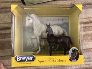 Breyer Traditional Favory Airiella Mare & Foal Set Nib