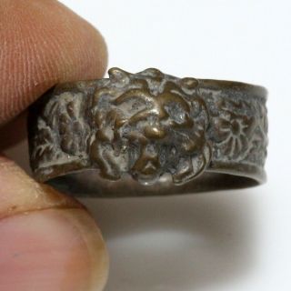 AN NEAR EAST ANCIENT OR MEDIEVAL BRONZE RING WITH PANTHER FACE 2
