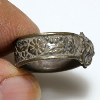 AN NEAR EAST ANCIENT OR MEDIEVAL BRONZE RING WITH PANTHER FACE 3