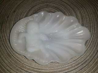 Vintage Avon Milk Glass Soap Dish With Cherub In A Clam Shell