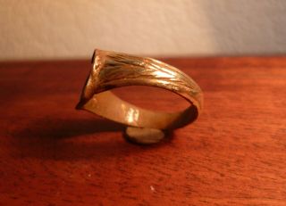 Late Or Post Medieval Large Bronze Ring With Stunning Engravings - Detecting Find