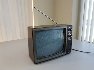 1982 Panasonic Tr - 1215t Black/white Portable Tv Wood Grain Vintage Retro