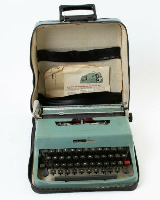 Vintage Olivetti Underwood Lettera 32 Portable Typewriter Blue With Travel Case