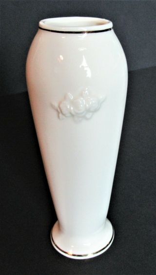 Lennox Rose Flower Porcelain Bud Vase Ivory Color With 24K Gold Trim 5.  75 