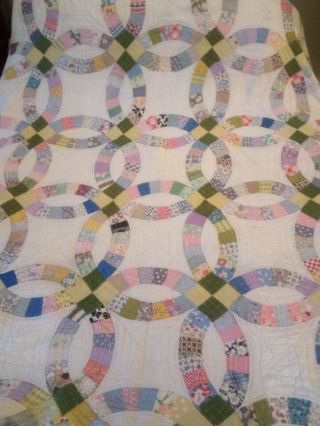 Vintage Hand - Made Cotton Quilt Scalloped Edges Double Wedding Ring Queen Size