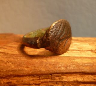 Large Ancient Roman Bronze Ring With Hunched Shoulders & Palm Leaf Engraving