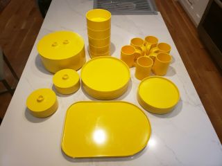 26 Pc Vtg Heller Massimo Vignelli Yellow Melamine Plates Bowls Platter Mugs Lids